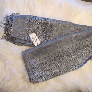 grey fashion scarf with paisley design NWT  (box13)